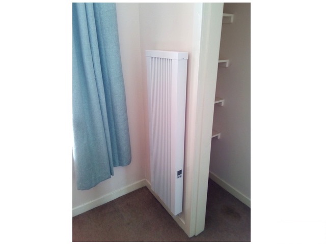 Vertical electric radiator.